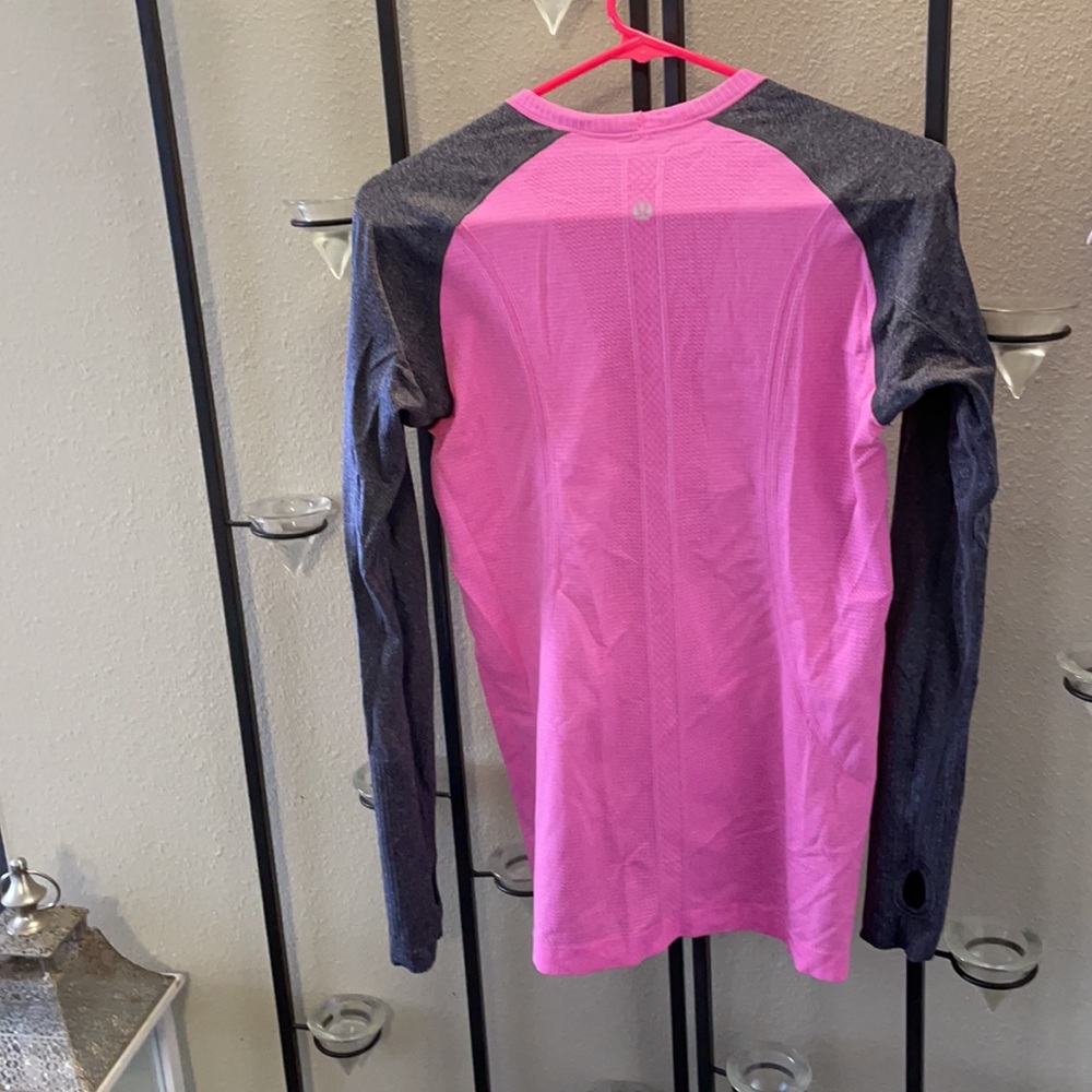 Run Swiftly Lululemon long sleeve shirt. Lightly worn.